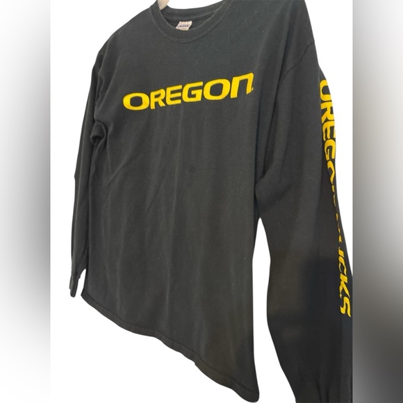 Oregon Ducks Navy Blue Long Sleeve T-Shirt with logo. In new condition, Size L - Picture 4 of 7
